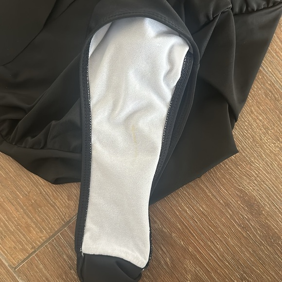 Women's bathing suit. One shoulder with ruffle around front & back. Size L - Picture 3 of 5